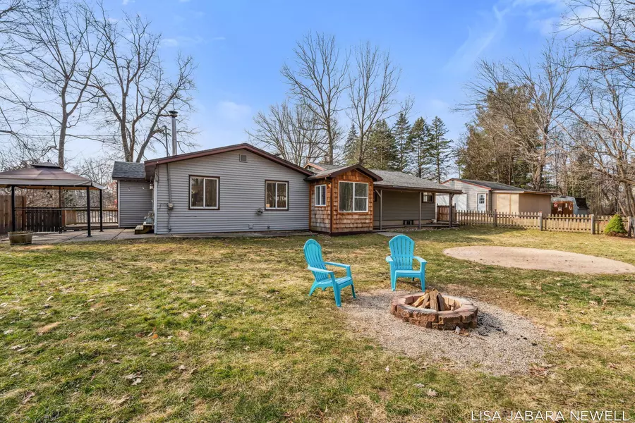 165 Mabel NW Street, Comstock Park, MI 49321