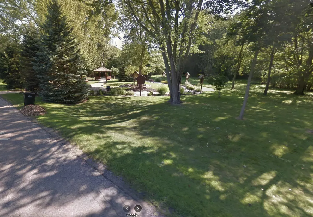 Douglas, MI 49406,314 Beachwood Way #8