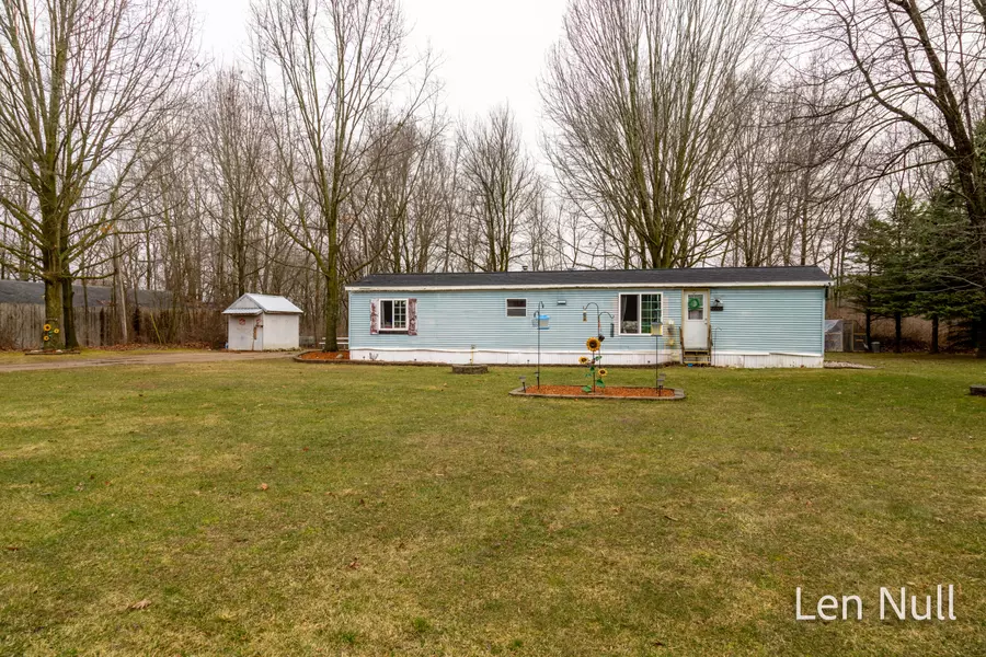 8658 Elm Lane, Saranac, MI 48881