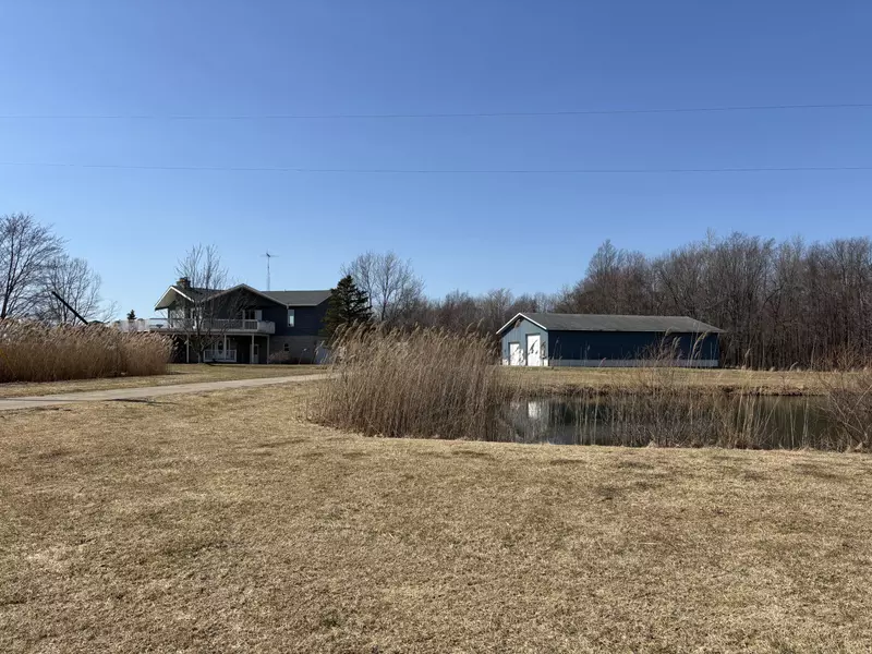 64600 67 1/2 Street, Hartford, MI 49057