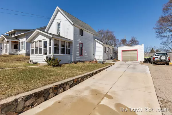 Greenville, MI 48838,102 W High Street