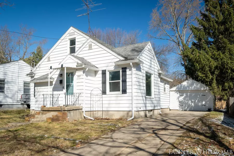 1723 Hillmount NW Street, Grand Rapids, MI 49504