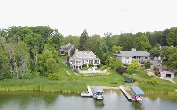 2634 Reeds Lake SE Court, East Grand Rapids, MI 49506