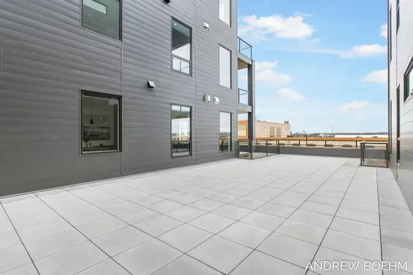 Holland, MI 49423,159 S River Avenue #306