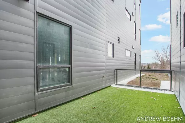 Holland, MI 49423,159 S River Avenue #306