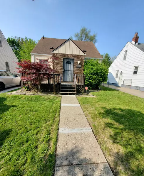 19684 Elkhart Street, Harper Woods, MI 48225