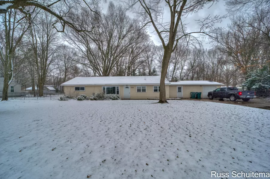 1121 Vick Road, Norton Shores, MI 49441