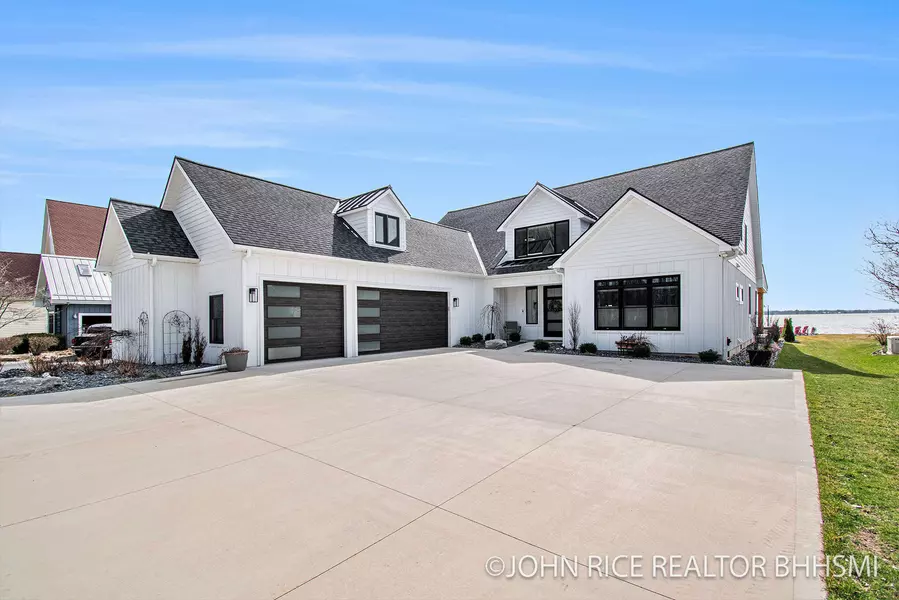 12591 Westwood Lane, Wayland, MI 49348