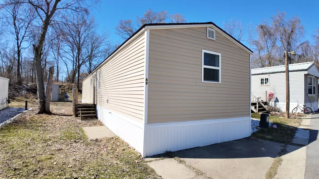 4747 West River Drive, Comstock Park, MI 49321