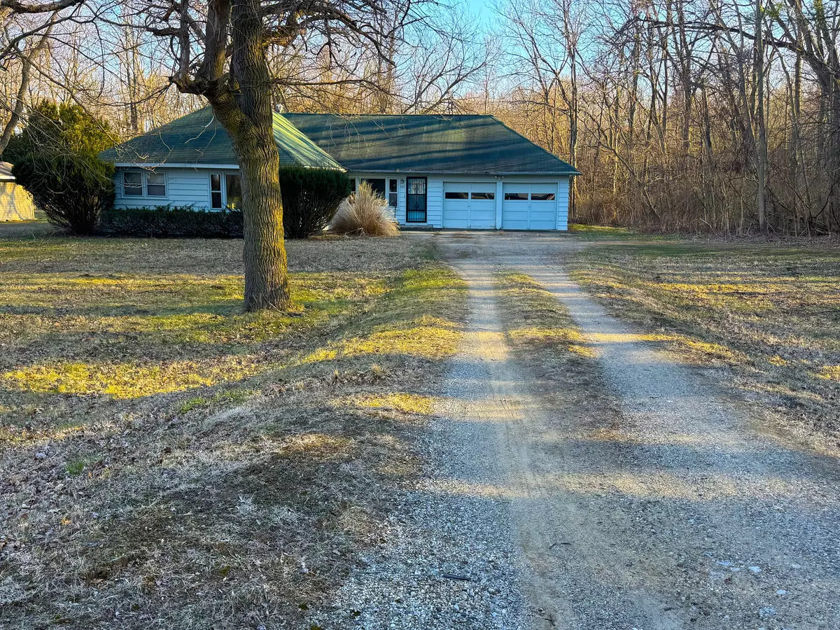 Three Oaks, MI 49128,8322 W East Road