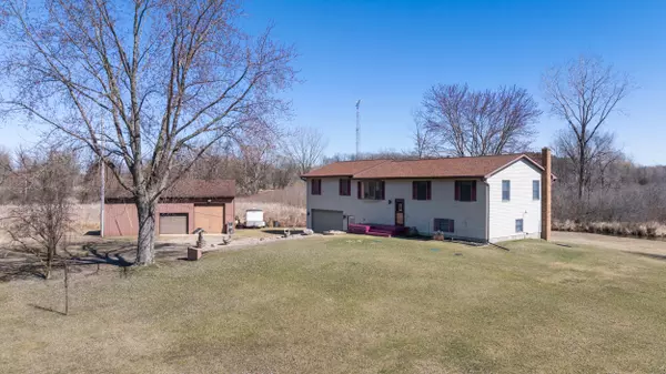 3901 Wolf Lake Road, Grass Lake, MI 49240