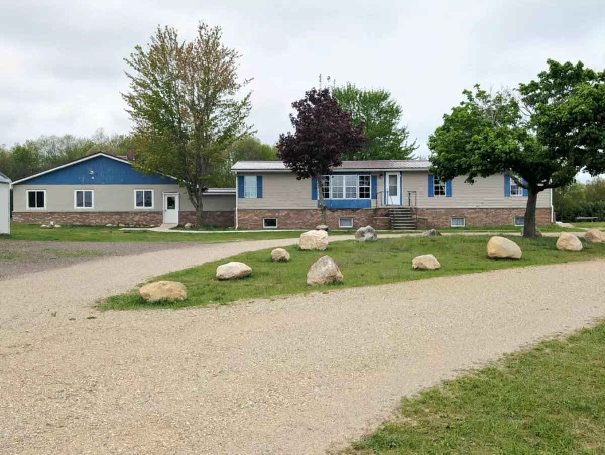 Farwell, MI 48622,11701 N Vandecar Road