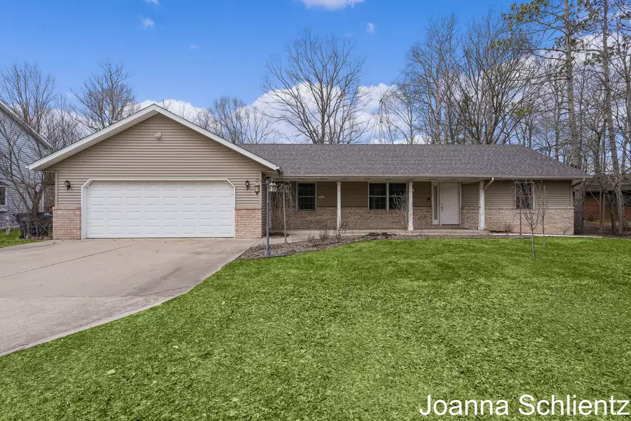 381 Quarterline Street, Newaygo, MI 49337