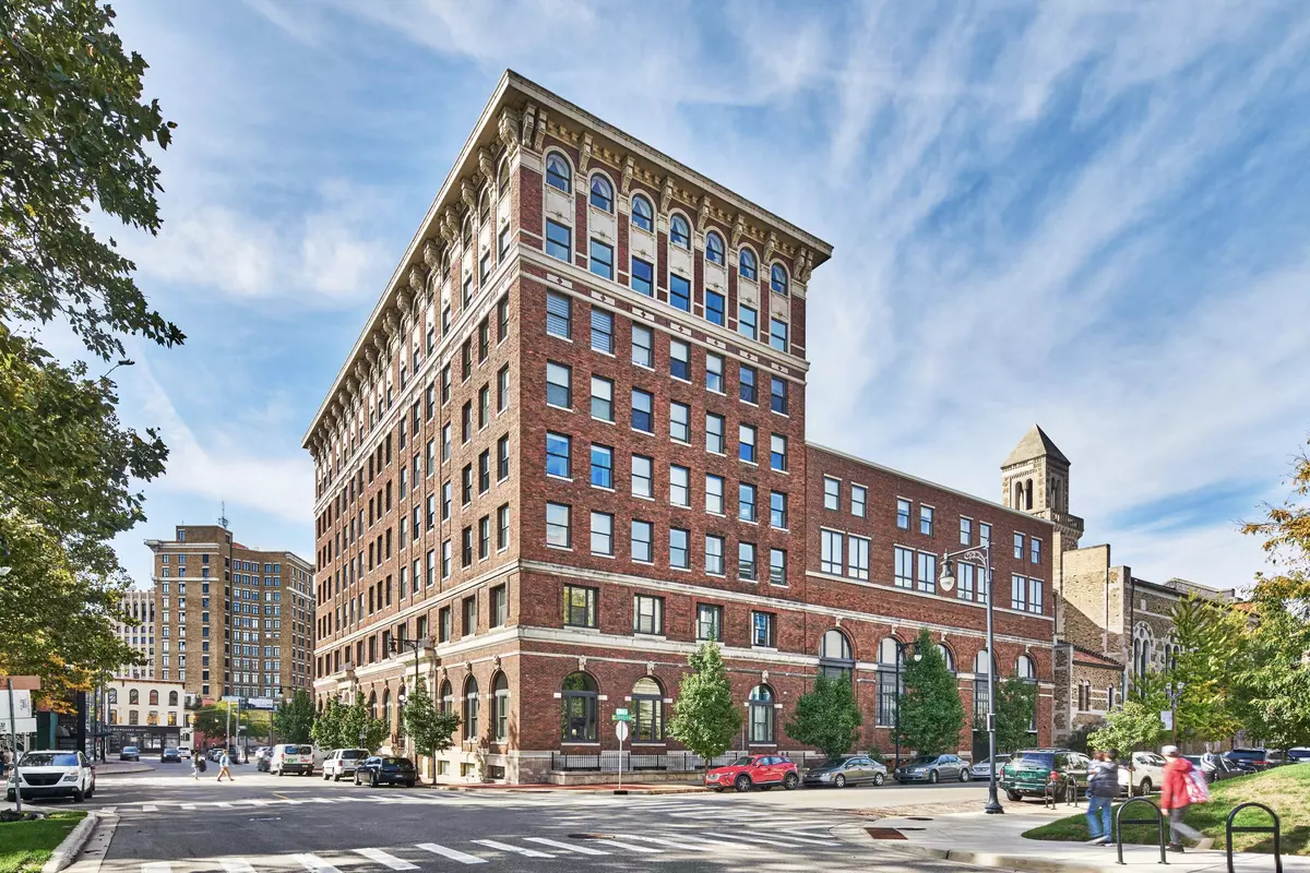 Grand Rapids, MI 49503,27 Library NE Street #508