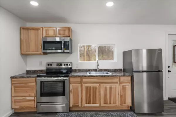 Three Rivers, MI 49093,17780 S River Road