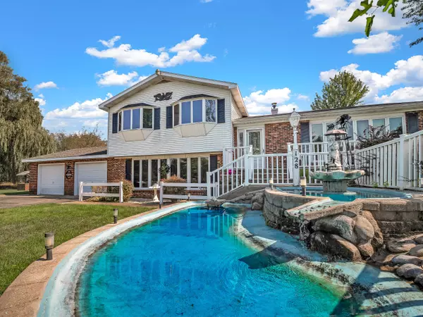 128 S Quarterline Road, Scottville, MI 49454