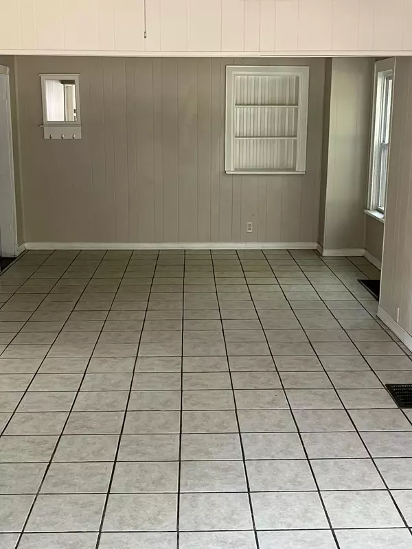 Muskegon Heights, MI 49444,255 W Summit Avenue