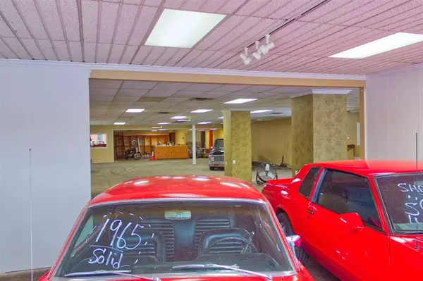 Jackson, MI 49201,528 E Michigan Avenue