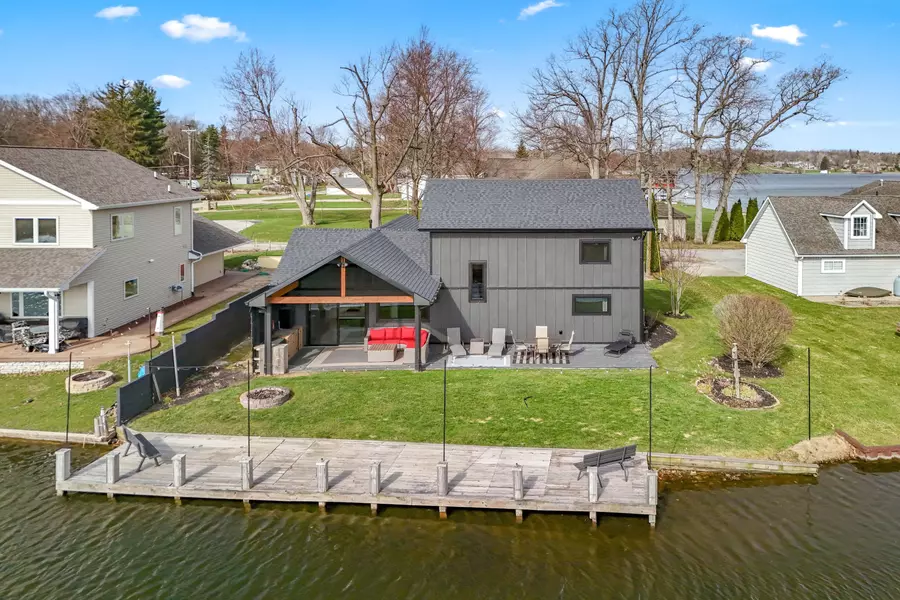 2438 Ash Te Wette Beach Drive, Hillsdale, MI 49242