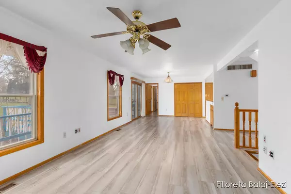 Kentwood, MI 49508,1509 Maplehollow SE Street