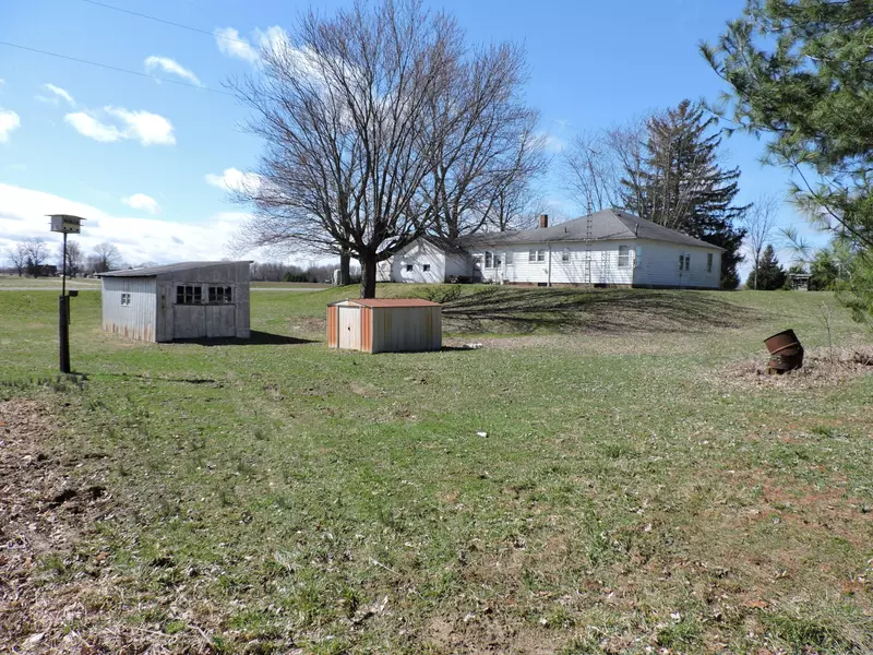 4897 Old Pipestone Road, Eau Claire, MI 49111