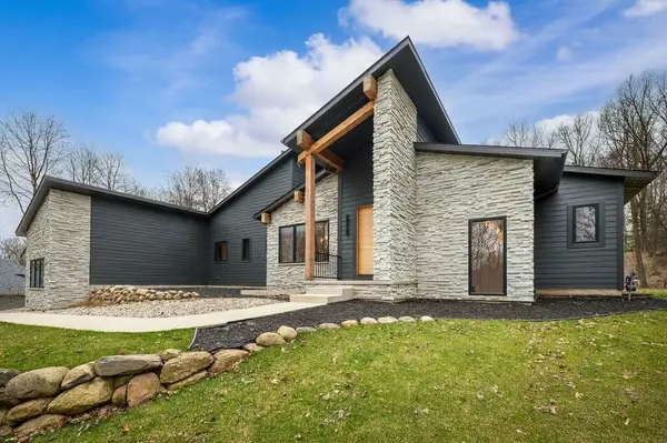 1600 Stonecreek Drive, Niles, MI 49120