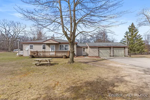 14330 Stacey NE Street, Greenville, MI 48838