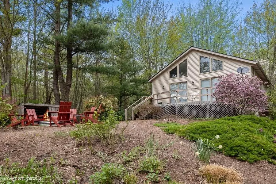 6475 Old Allegan Road, Saugatuck, MI 49453