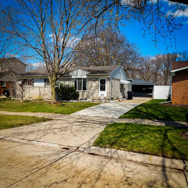 22102 Loretta Street, Trenton, MI 48183
