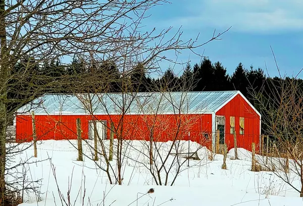 9866 Erdman Road, Onekama, MI 49675