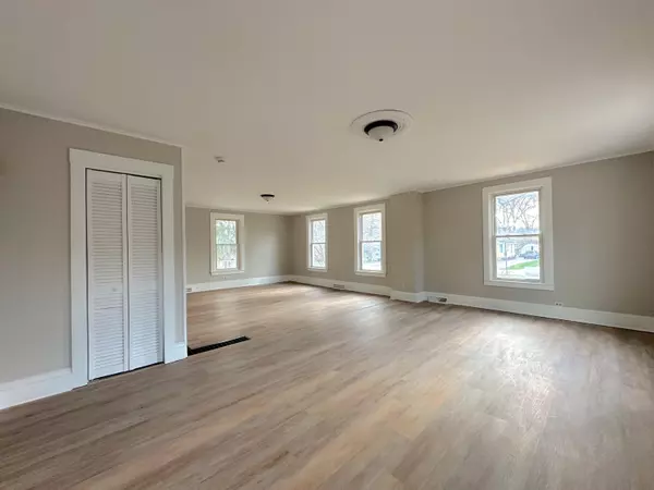 Fruitport, MI 49415,42 S 6th Avenue