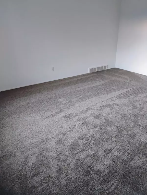 Livonia, MI 48154,14118 woodside Street