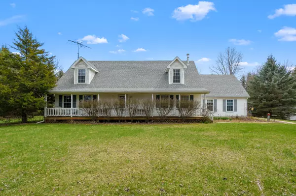 2905 E Bacon Road, Hillsdale, MI 49242