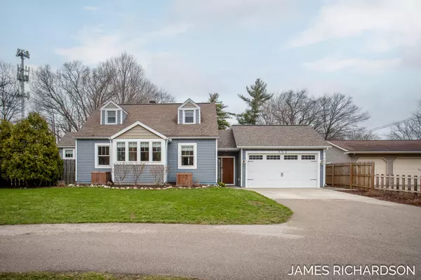 753 E Savidge Street, Spring Lake, MI 49456