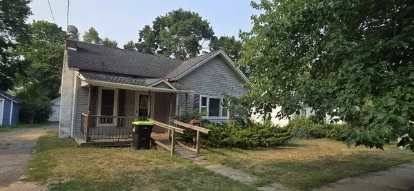 207 E Coffren Avenue, Greenville, MI 48838