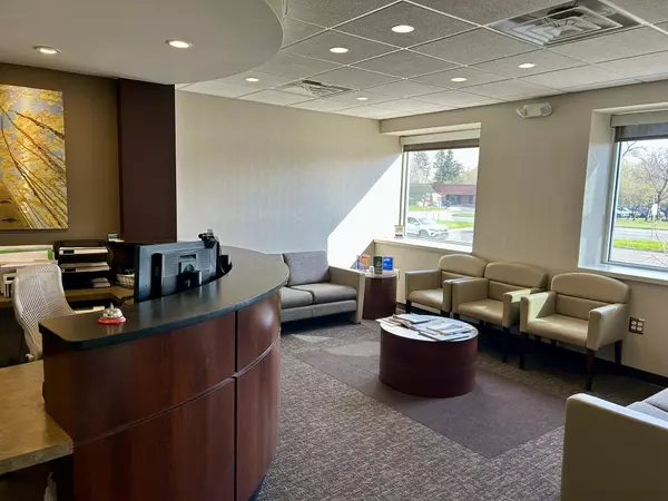 Huntington Woods, MI 48070,26075 Woodward Ave Avenue #200