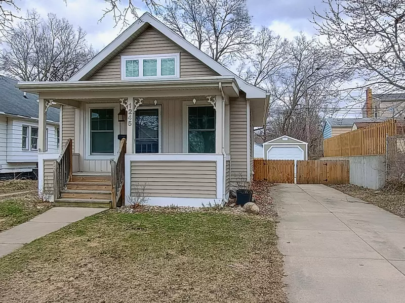 1245 Parkview Street, Lansing, MI 48912