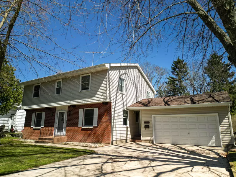 734 N Stewart Avenue, Fremont, MI 49412