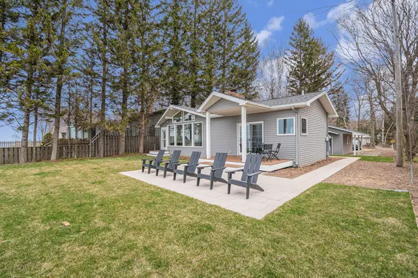 South Haven, MI 49090,1184 Cherry Drive