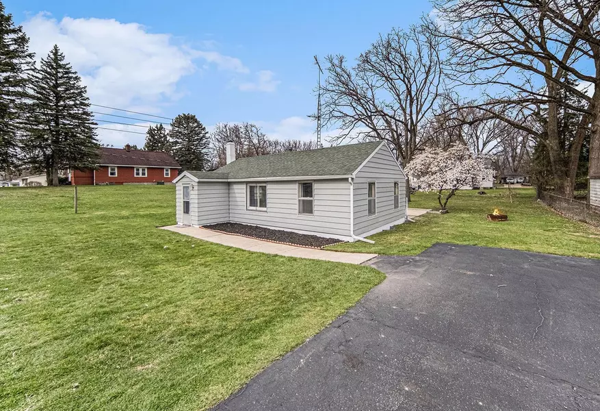 906 Lowell Avenue, Jackson, MI 49202