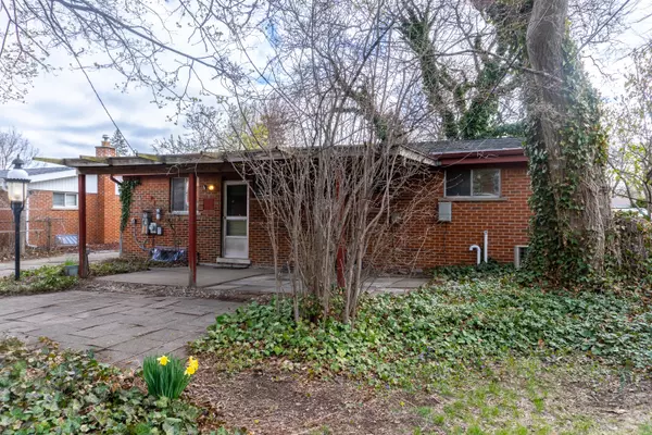 Dearborn Heights, MI 48127,8537 Mercedes