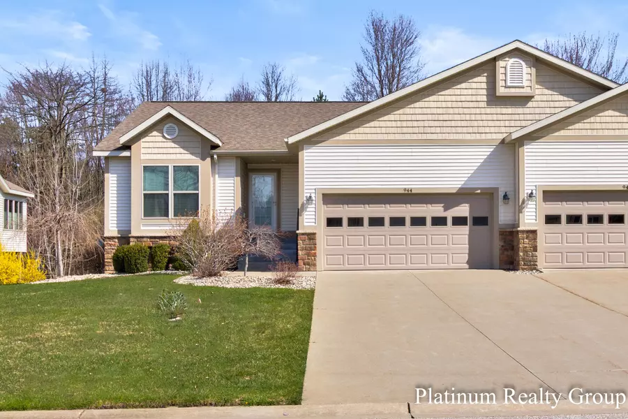 944 N Sandalwood Circle #26, Norton Shores, MI 49441