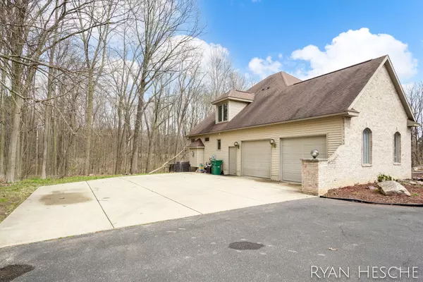 Lansing, MI 48911,4979 Paw Trail