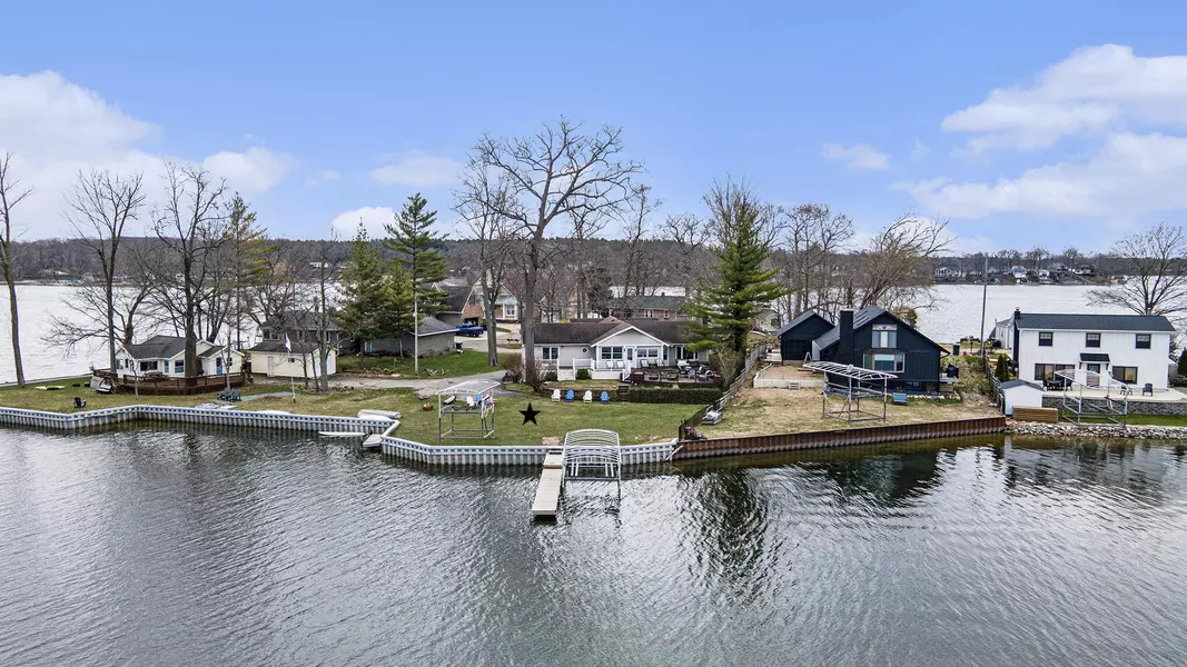 10817 Long Point Drive, Plainwell, MI 49080