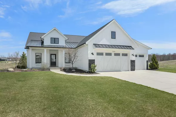 1794 Kenowa NW Avenue, Walker, MI 49534