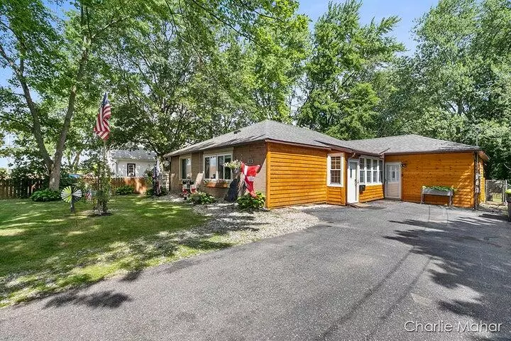 1108 W Cass Street, Greenville, MI 48838