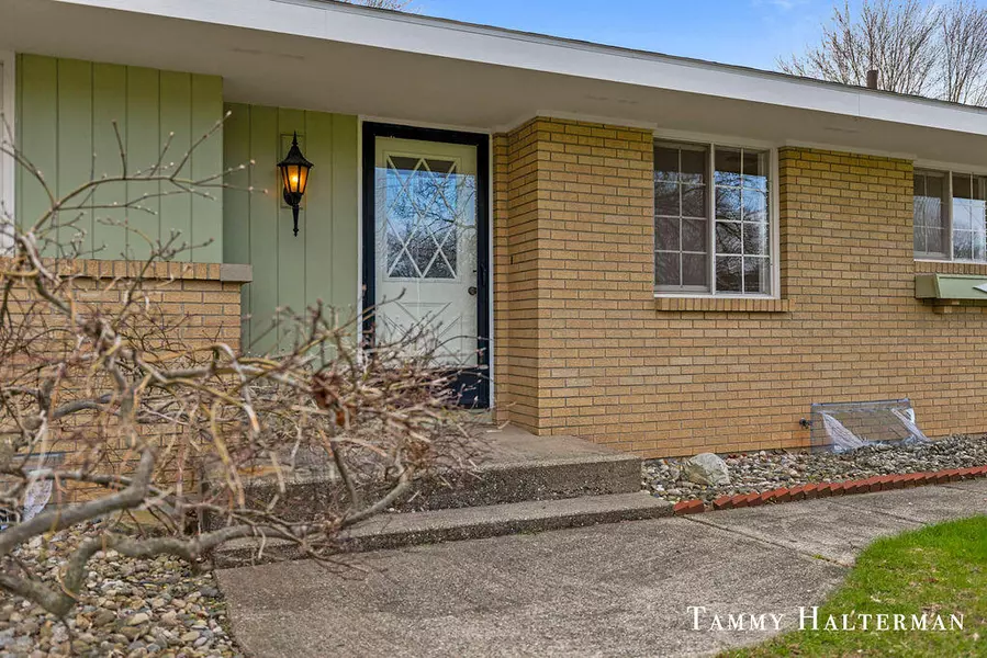 1552 Kinney NW Avenue, Walker, MI 49534
