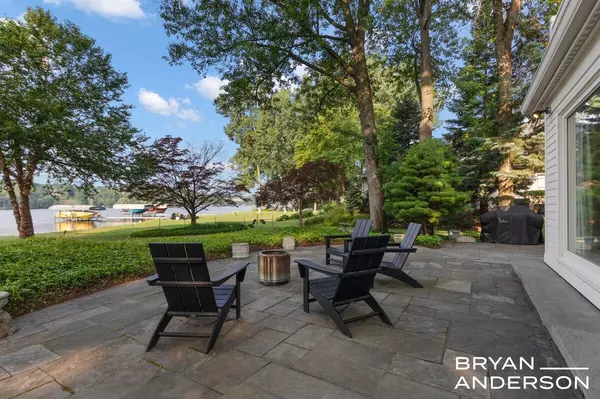 East Grand Rapids, MI 49506,3150 Manhattan SE Lane