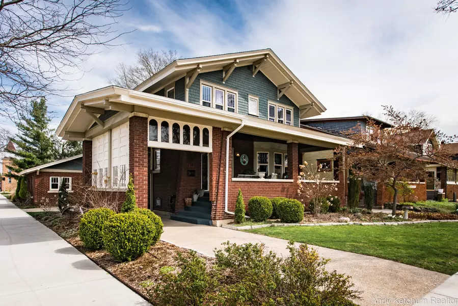 99 W 18TH Street, Holland, MI 49423