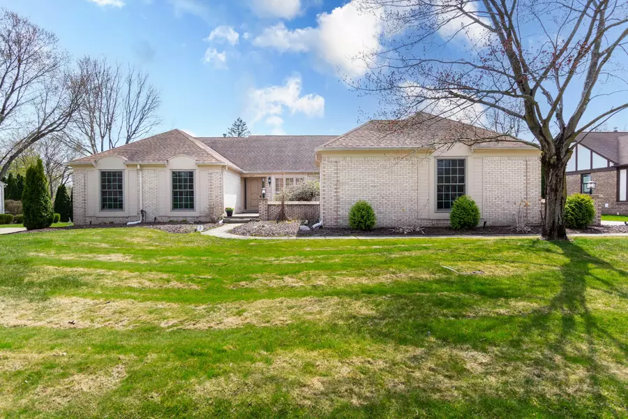 2877 Shadywood Drive, Troy, MI 48098